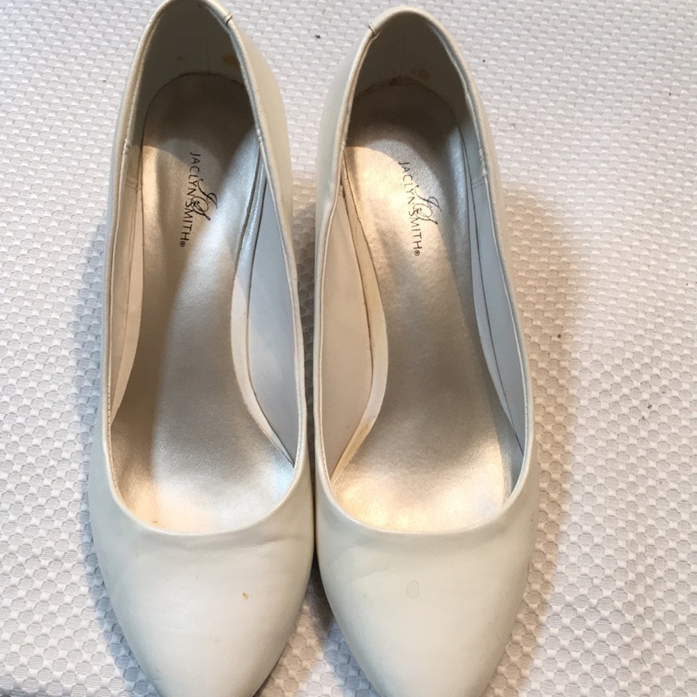 Dress shoes in off white color